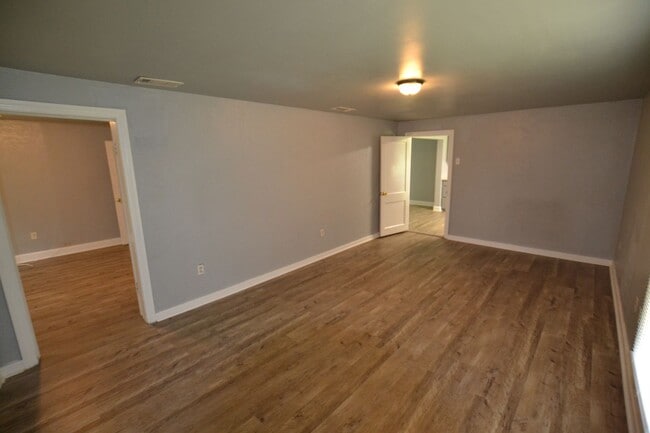 Building Photo - Updated, 3 bedroom, 2 bath home on treed lot in coveted Brownsfield Community