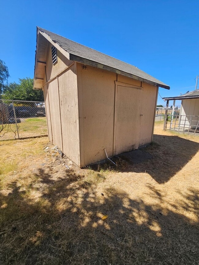 Building Photo - 2 Bedroom 1 Bathroom Home for Rent in Corning!