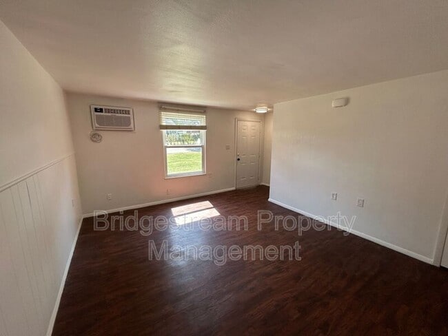 Building Photo - 149 Oak St