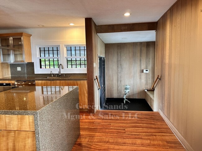Building Photo - Kaumana Terrace Home