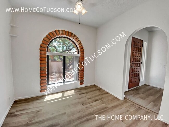 Building Photo - 5243 N Stonehouse Pl