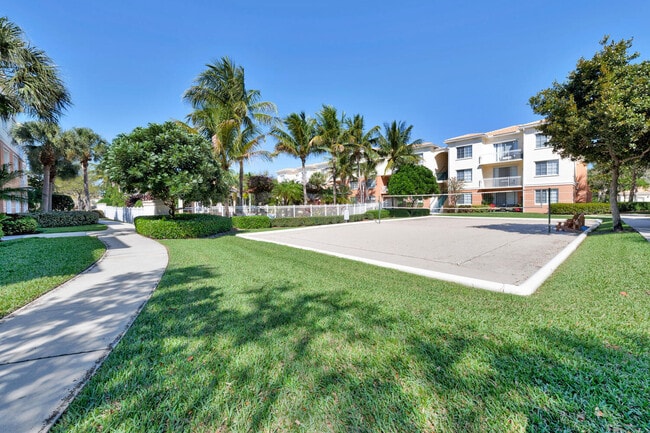 Building Photo - 5205 Myrtlewood Cir E