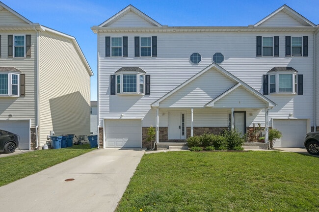 Primary Photo - 33 Pepperwood Dr