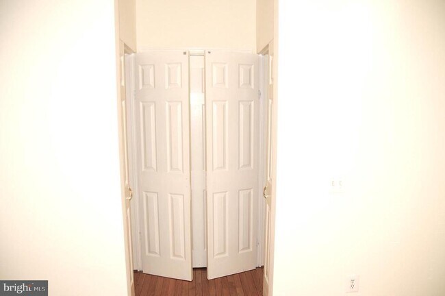 Building Photo - 4142 Fountainside Ln