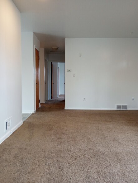 Building Photo - 914 Belton Ave