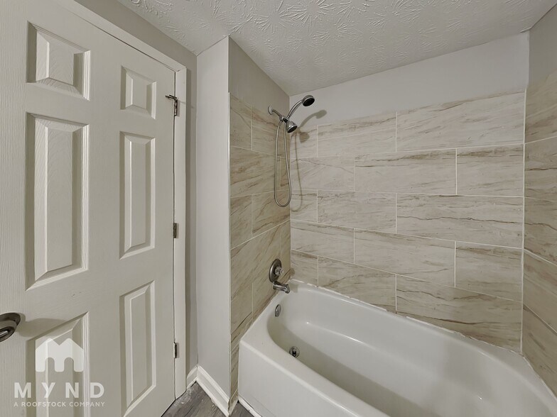 Building Photo - 2616 Fieldstone View Ln SE