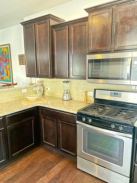 Granite countertops - 15102 E Batavia Pl