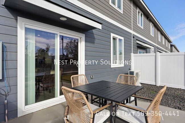 Building Photo - 370 Ivy St NE