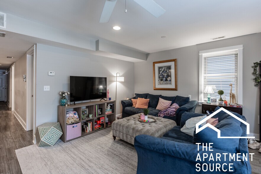 Building Photo - 2449 N Ashland Ave