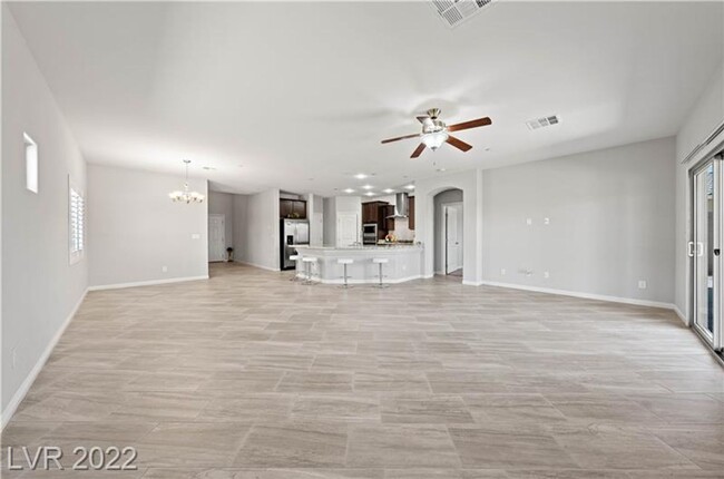 Building Photo - 4 bed+loft Green Valley Home w/City Views