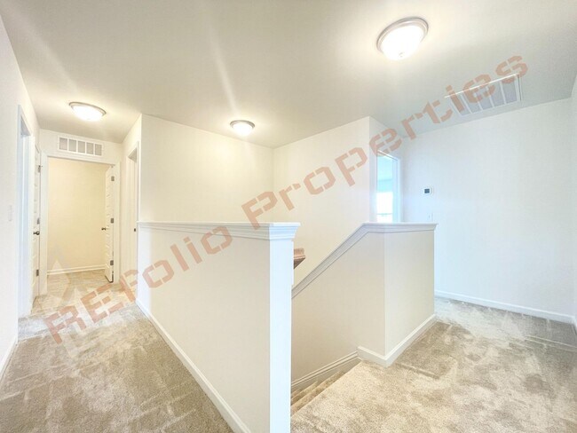 Building Photo - Gorgeous 5 Bedroom, 2.5 Bath Home with Fir...
