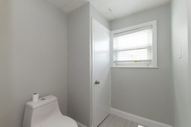Building Photo - 129 Lynnway
