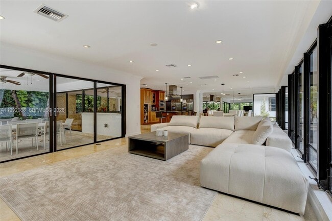 Building Photo - 8118 Los Pinos Blvd