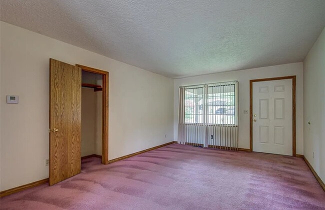 Building Photo - 610 N 6th Ave