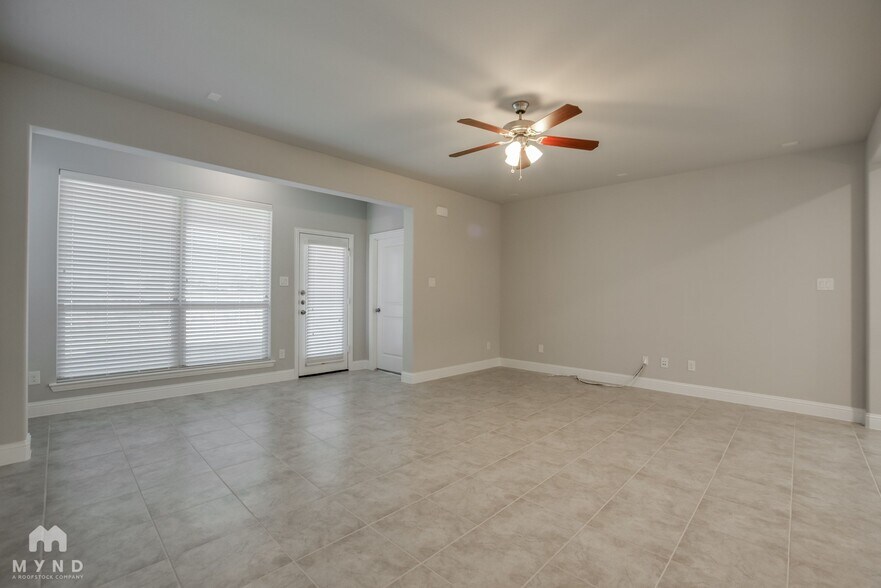 Building Photo - 133 Knight of Realm Blvd