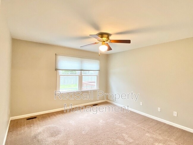 Building Photo - 161 Racine Dr