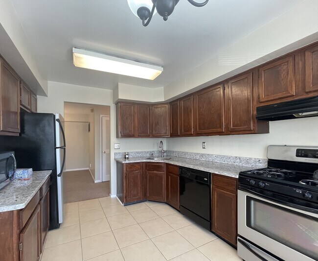Building Photo - 115 Cascade Ct