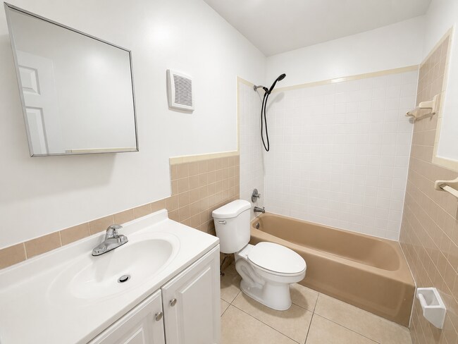 Building Photo - 3881 Riverside Dr