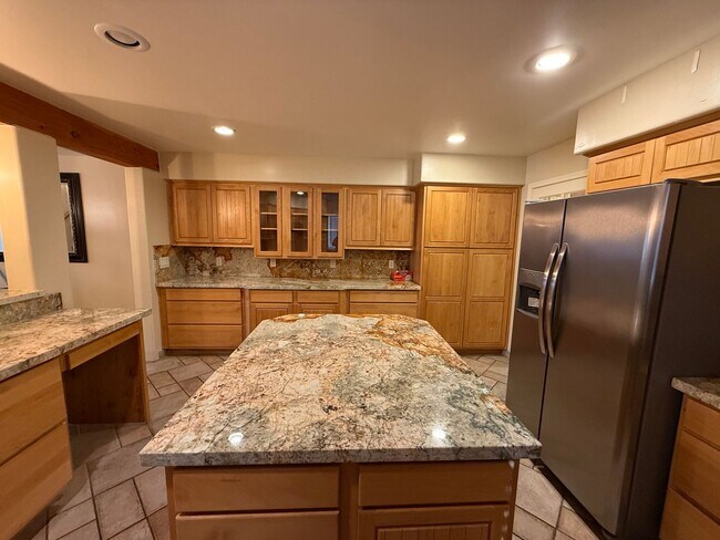 Building Photo - Beautiful Sunset Terraces Condo for Rent!