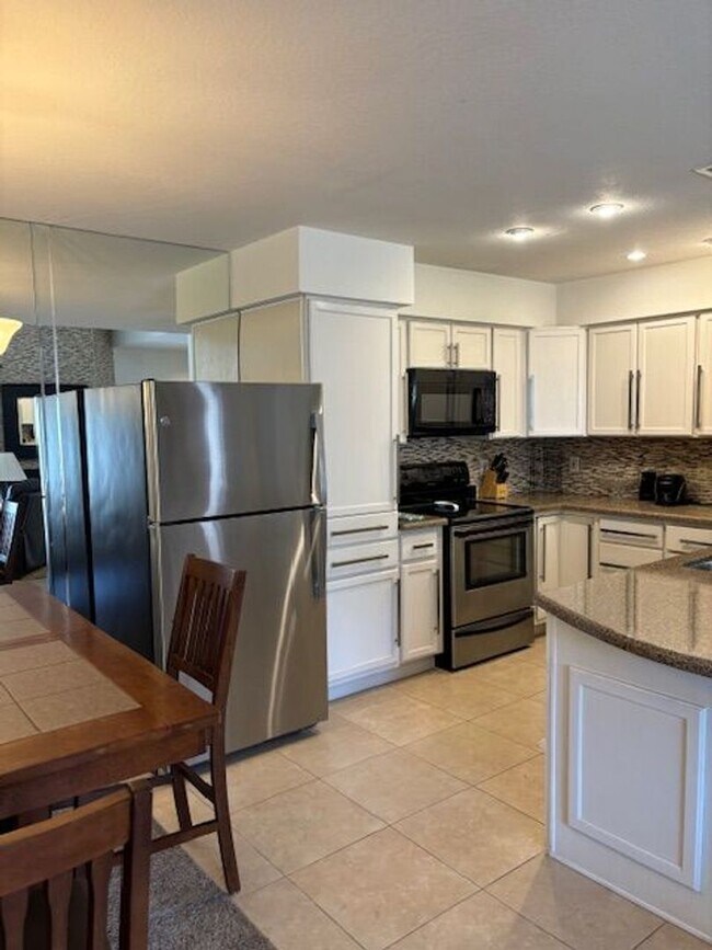 Building Photo - Two bedroom condo