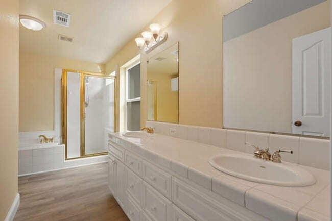 Building Photo - Spacious 5-Bedroom Home with Pool in NE Fr...