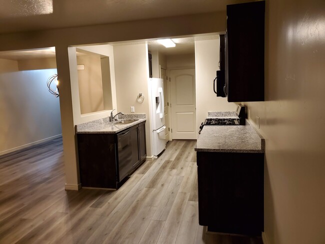 Building Photo - 1000 Bluff View Dr