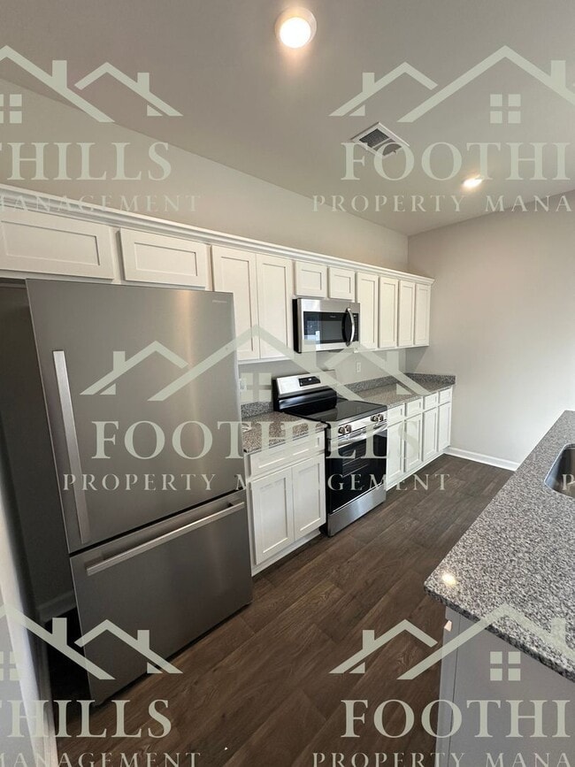 Building Photo - 104 Lowland Dr