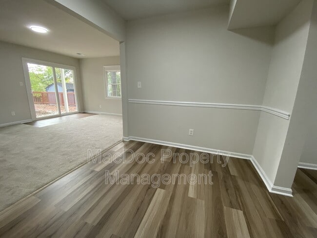 Building Photo - 9 Farrell Ln