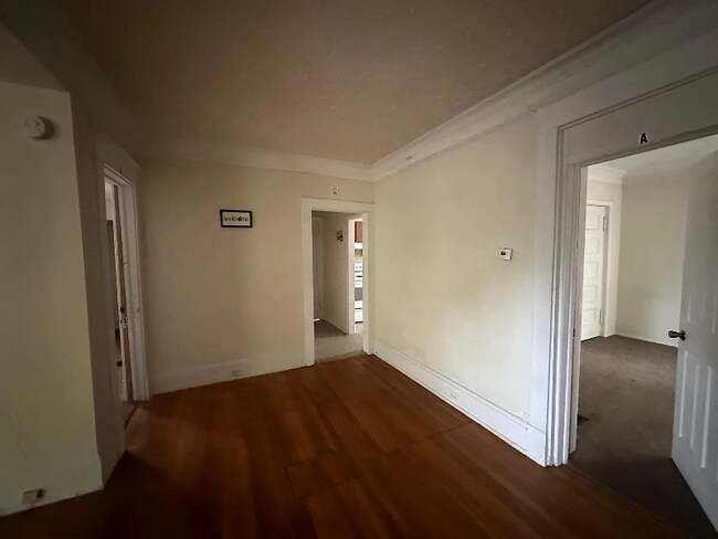 Building Photo - 420 Crescent St NE