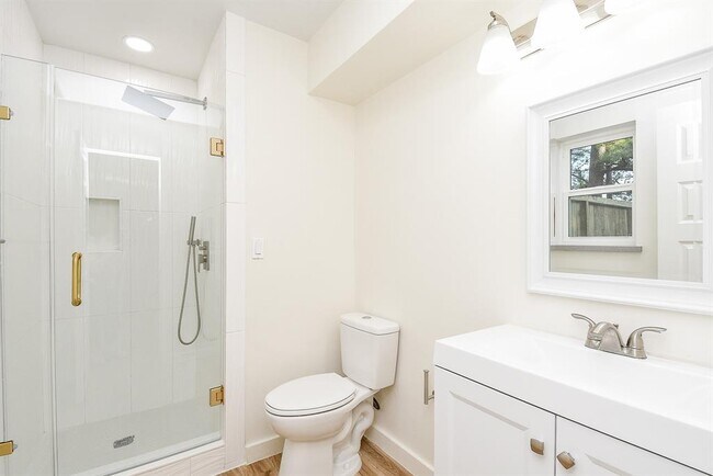 Building Photo - 1010 Woodchurch Ln