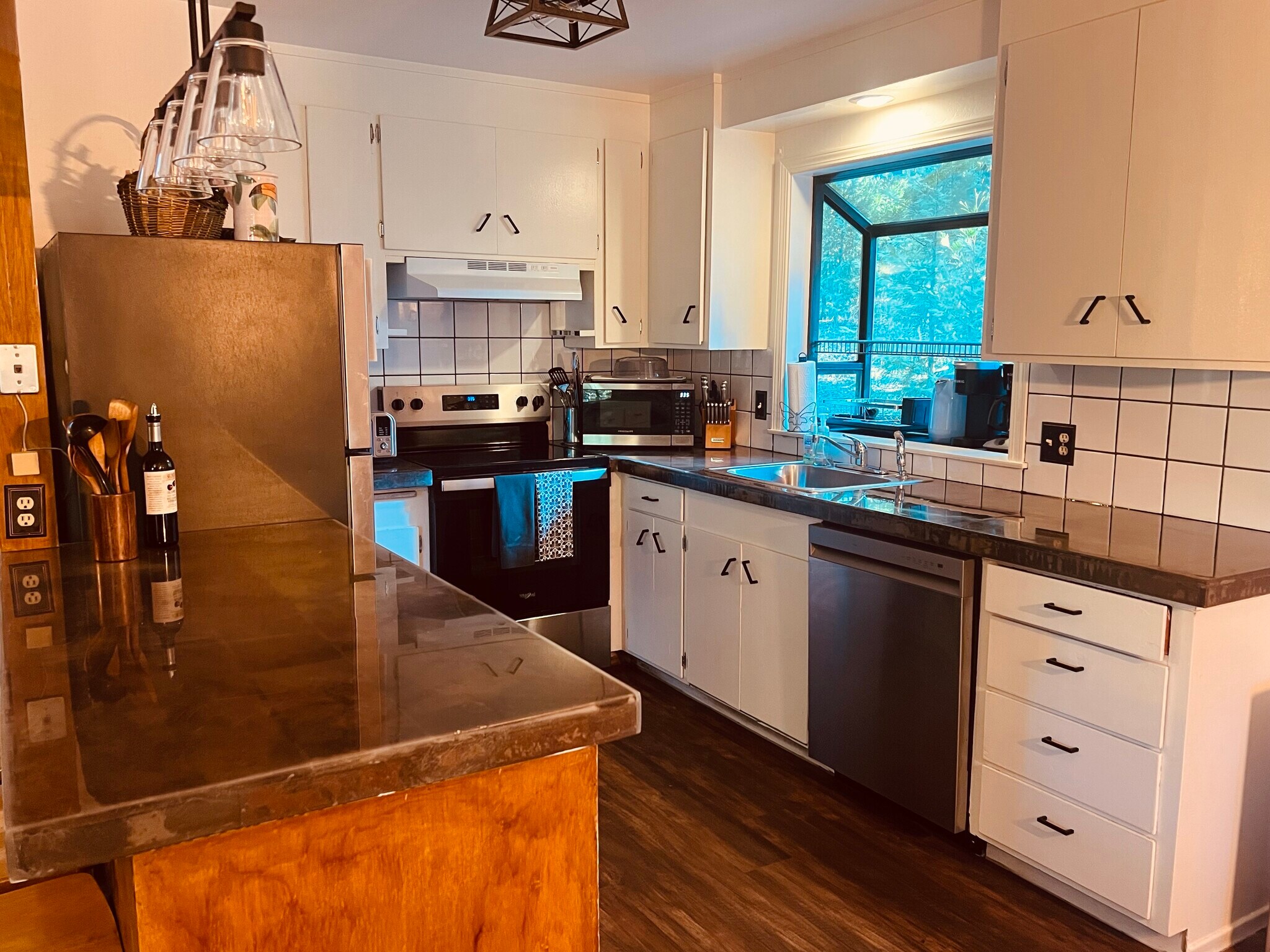 Building Photo - 1637 Rawhide Dr