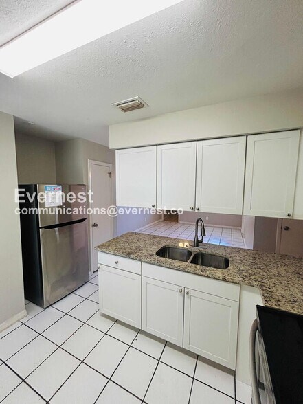 Building Photo - 4420 Snapper St