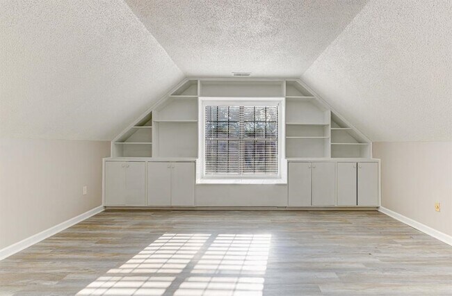 Building Photo - 7801 Autumn Creek Dr