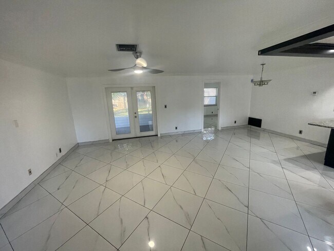 Building Photo - Ormond Beach Beauty 2 Bedroom 2 Bathroom