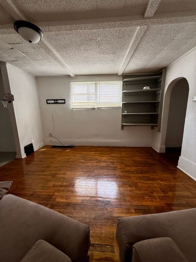 Building Photo - Single Family Home