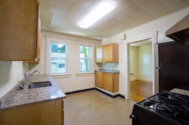 Building Photo - 1217 1/2 Madison Street -  First Floor Apa...