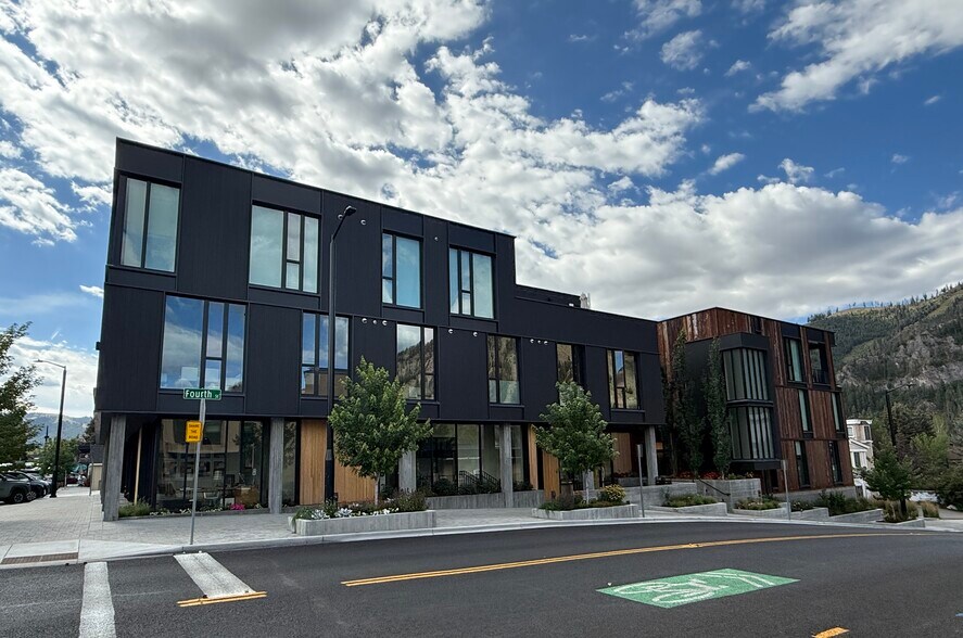 Building Photo - 100 4th St W