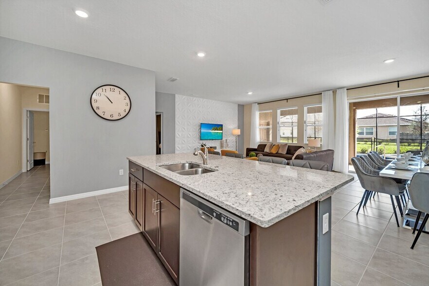 Building Photo - 7551 Oakmoss Loop