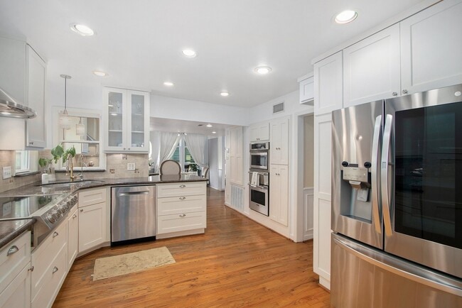 Building Photo - 2522 Wordsworth St