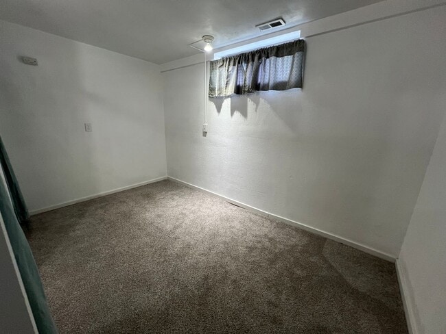 Building Photo - Three Bedroom in the Heart of Bremerton. P...