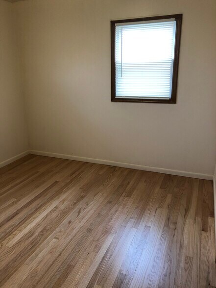 Building Photo - 2208 Chanticleer St