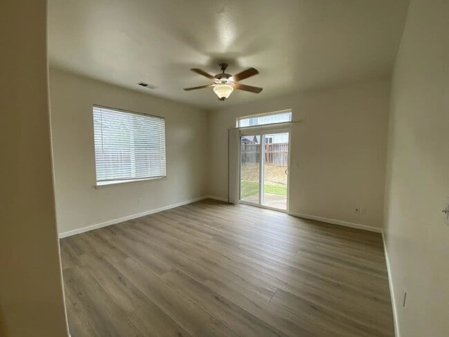 Building Photo - 660 Callahan Dr