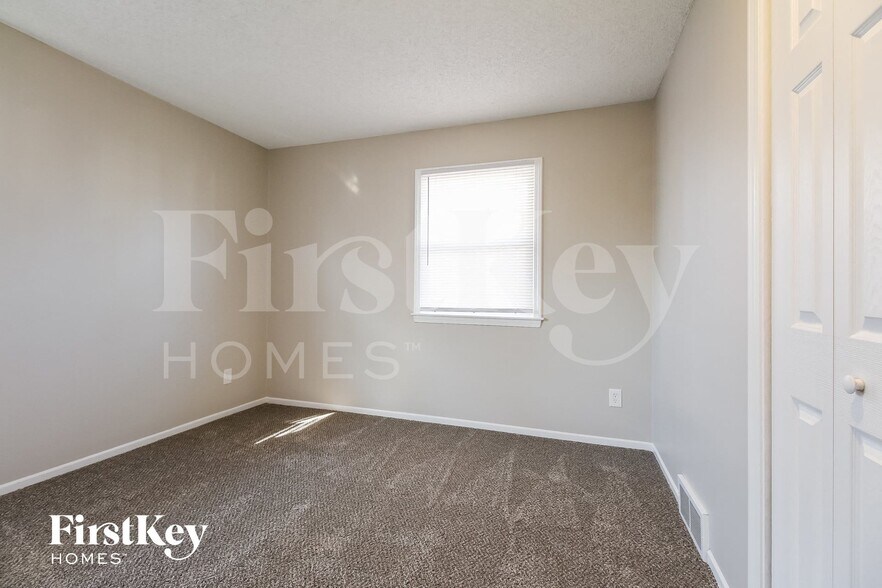 Building Photo - 525 Sunset Ln