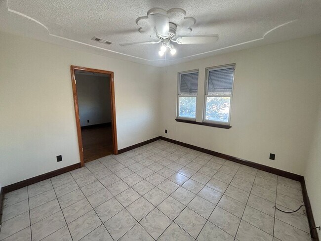 Building Photo - 5827 Lumley St