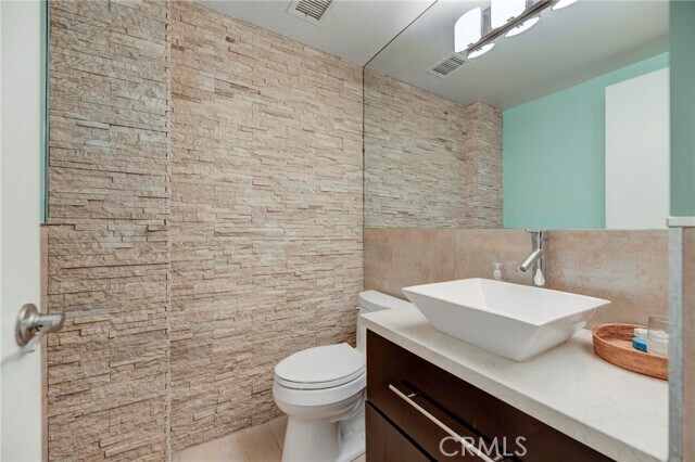 Building Photo - 1131 Alta Loma Rd