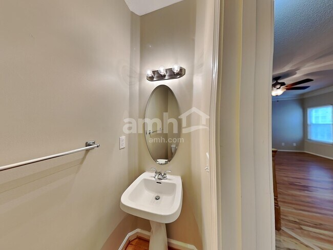 Building Photo - 13324 Damson Dr