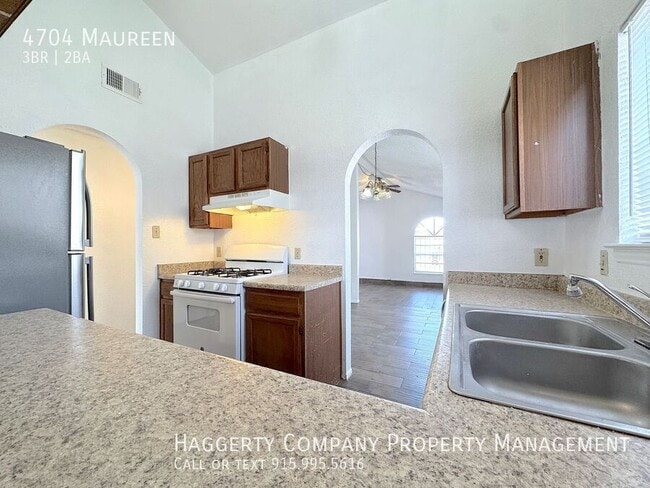 Building Photo - 4704 Maureen-