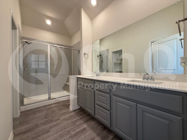 Building Photo - 4124 Ellinger Dr