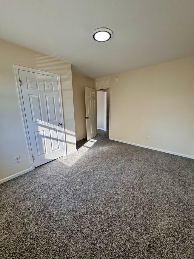 Building Photo - Charming 2 Bedroom Townhouse in New Market