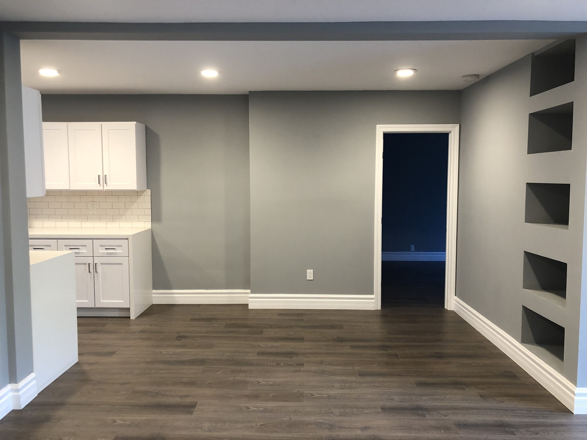 Building Photo - 402 S Robertson Blvd